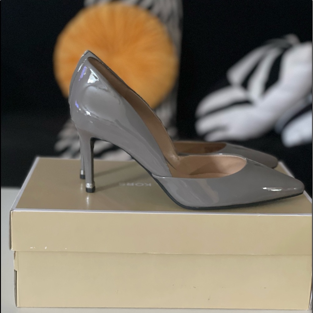 MICHAEL KORS ASHBY MID PUMP